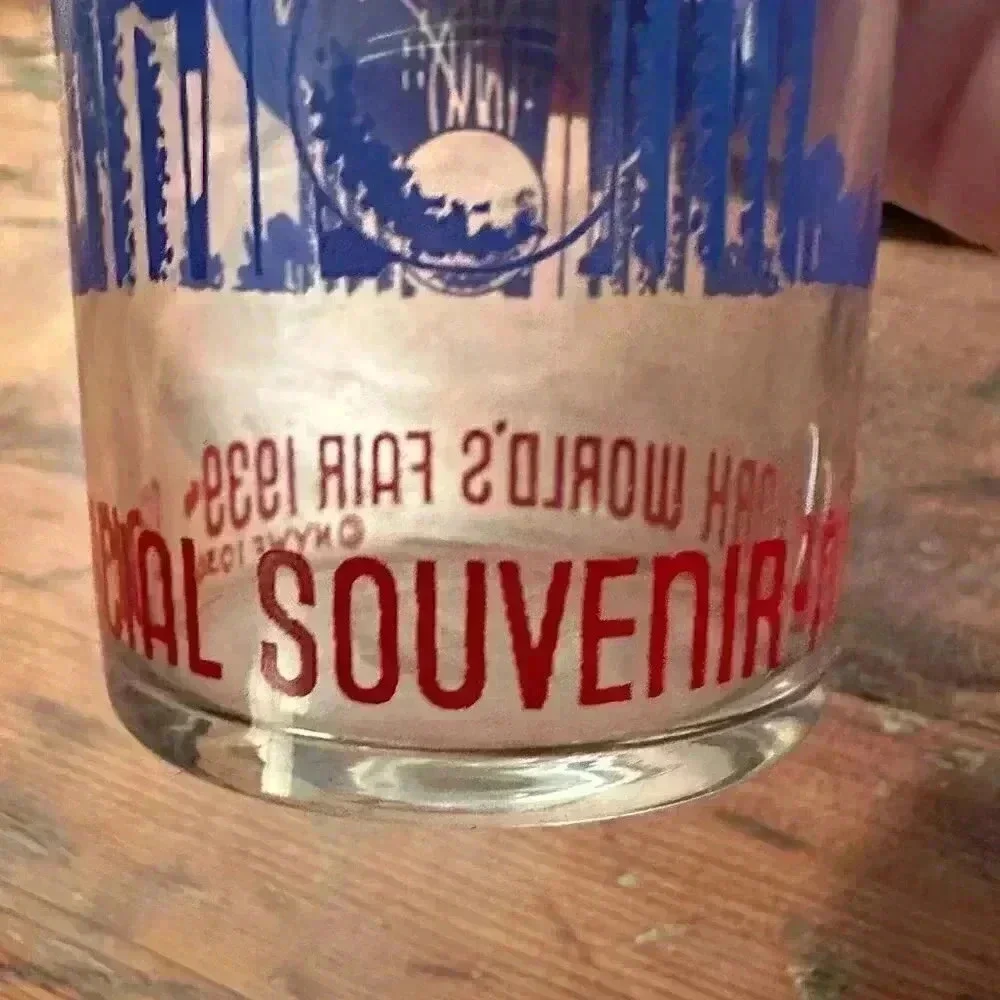 1939–1940 World's Fair Souvenir Glass - Picture 2 of 2